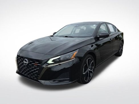 Used 2025 Nissan Altima 2.5 SR FWD image 9