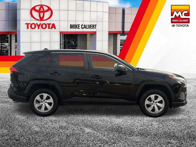 Used 2023 Toyota RAV4 LE FWD image 7