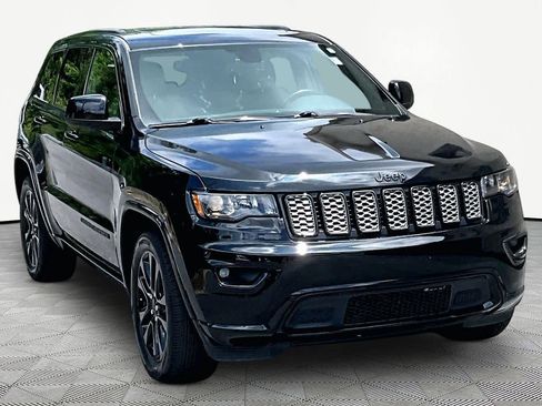 Used 2018 Jeep Grand Cherokee Altitude RWD image 3
