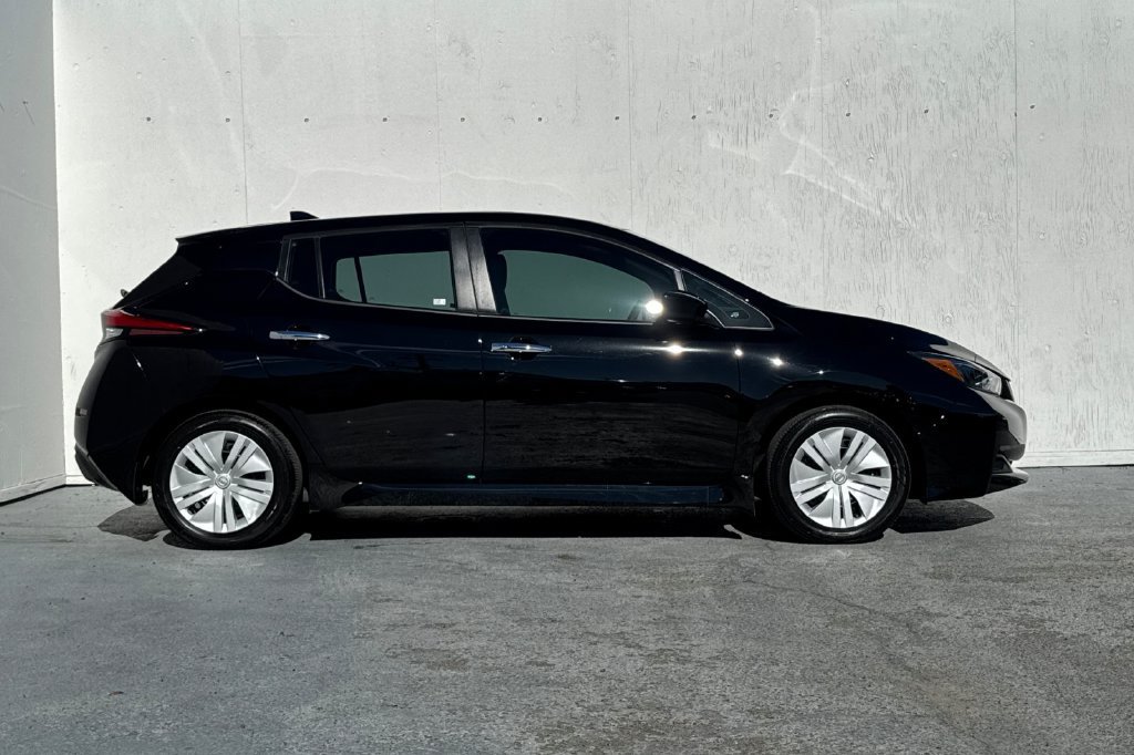 Used 2025 Nissan Leaf S FWD image 2