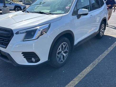 Used 2023 Subaru Forester Premium AWD/4WD image 1