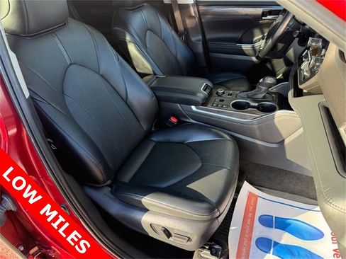 Used 2023 Toyota Highlander Limited image 11