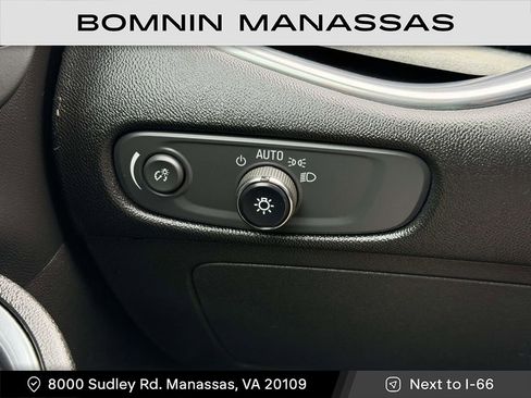 Used 2017 Chevrolet Malibu Premier image 17