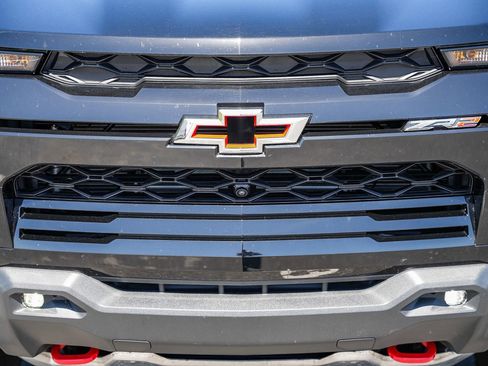 Used 2025 Chevrolet Colorado ZR2 w/ Technology Package AWD/4WD image 7