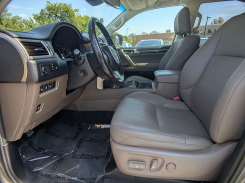 Used 2020 Lexus GX 460 Premium w/ Premium Package AWD/4WD image 16