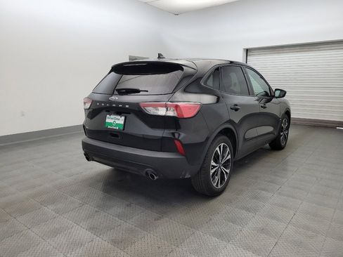 Used 2022 Ford Escape SE w/ SE Sport Appearance Package image 9