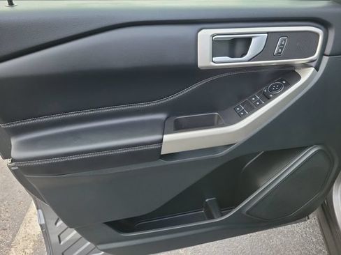 Used 2023 Ford Explorer XLT w/ Equipment Group 202A RWD image 16