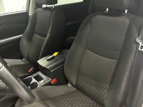 Used 2019 Nissan Rogue SV AWD/4WD image 15