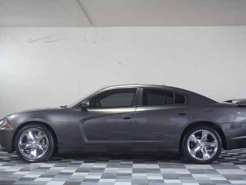 Used 2013 Dodge Charger SXT w/ Rallye Appearance Group image 2