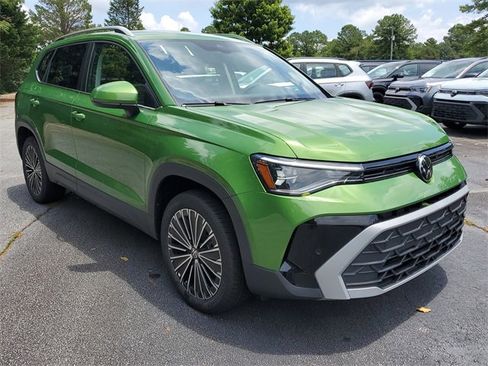 New 2025 Volkswagen Taos SE image 3