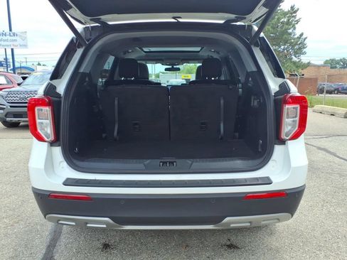 Used 2024 Ford Explorer XLT w/ Equipment Group 202A AWD/4WD image 10