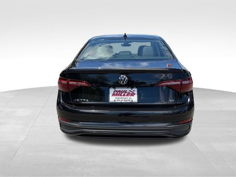 Used 2023 Volkswagen Jetta SE FWD image 6