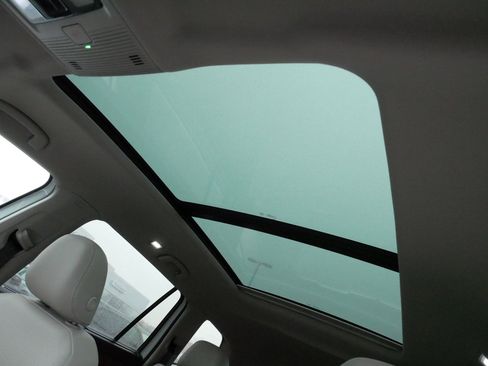 Certified 2025 Volkswagen Atlas SE w/ Panoramic Sunroof Package image 33