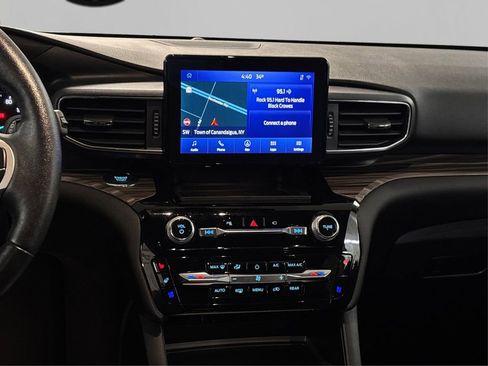 Used 2022 Ford Explorer Limited w/ Equipment Group 301A image 21