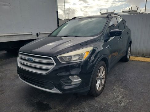 Used 2018 Ford Escape SE w/ SE Sync 3 Package image 3