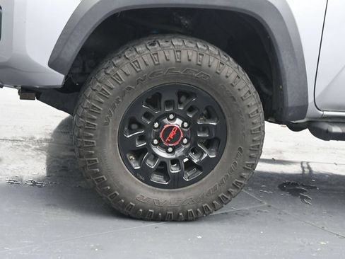 Used 2019 Toyota Tacoma TRD Off-Road AWD/4WD image 12