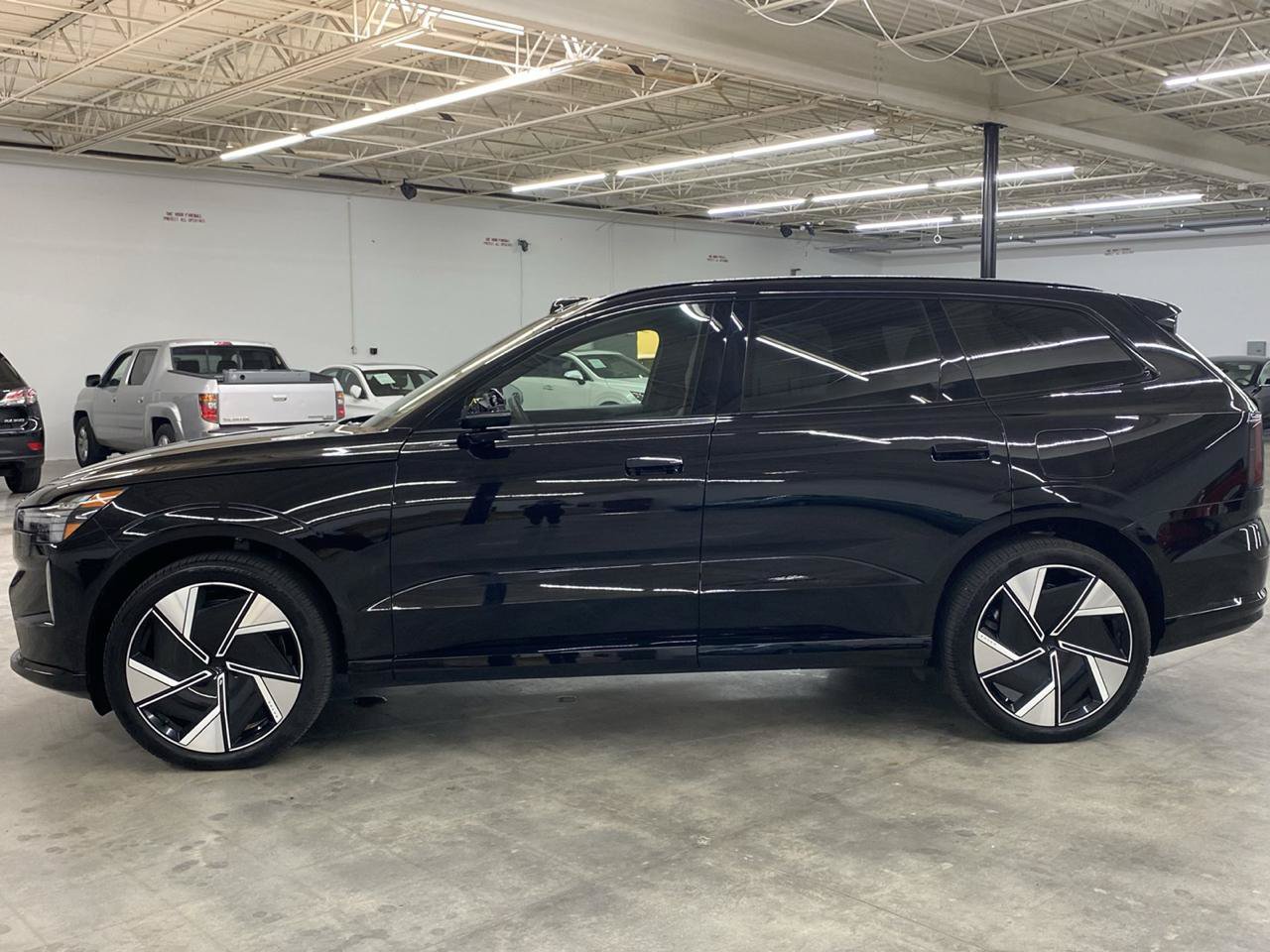 Used 2025 Volvo EX90 Ultra AWD/4WD image 11