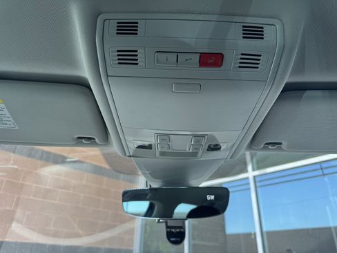 Used 2019 Volkswagen e-Golf SEL Premium image 27