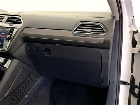 Certified 2023 Volkswagen Tiguan SE w/ Panoramic Sunroof Package image 16