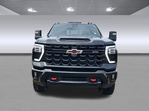 Used 2024 Chevrolet Silverado 2500 ZR2 w/ Technology Package image 8