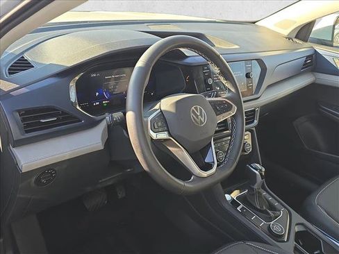 Used 2024 Volkswagen Taos SE image 9