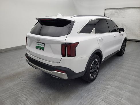 Used 2024 Kia Sorento S w/ Panoramic Sunroof Package FWD image 9