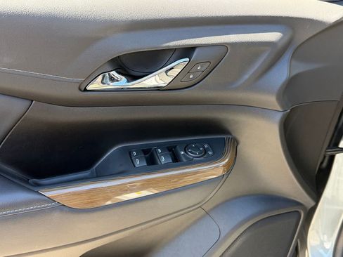 Used 2023 GMC Acadia SLE FWD image 13