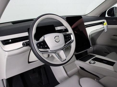 New 2025 Volvo EX90 Ultra image 8
