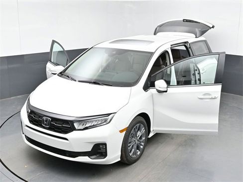 New 2026 Honda Odyssey Touring image 55