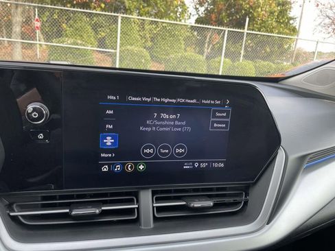 Used 2025 Chevrolet Trax LS w/ LS Convenience Package image 37