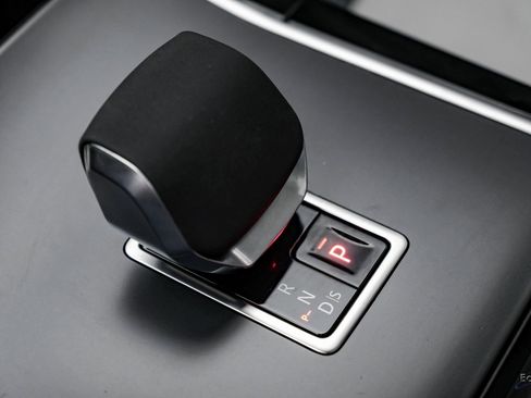 Used 2024 Land Rover Range Rover Evoque Dynamic SE image 52