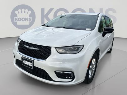 Used 2024 Chrysler Pacifica Touring-L