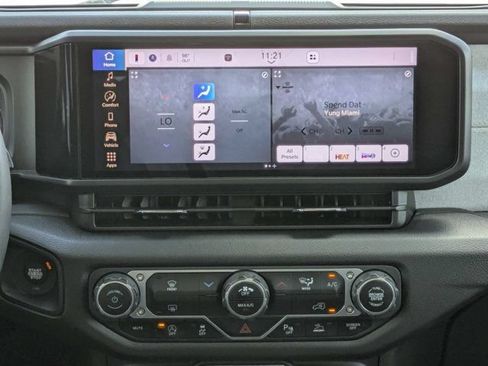 Certified 2025 Jeep Gladiator Sport AWD/4WD image 18