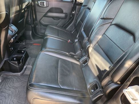 Used 2020 Jeep Gladiator Overland image 17