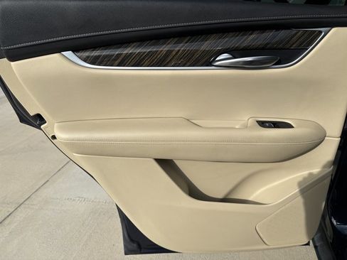 Used 2017 Cadillac XT5 FWD image 12