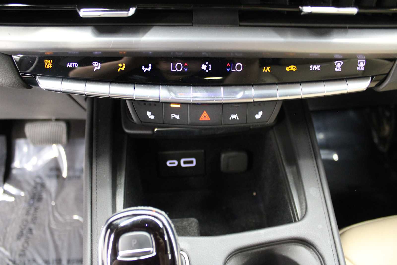 Used 2024 Cadillac XT4 Premium Luxury w/ Cold Weather Package AWD/4WD image 33