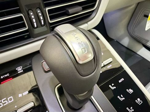 New 2026 Porsche Macan AWD/4WD image 18