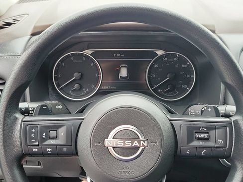 Used 2023 Nissan Rogue S FWD image 11