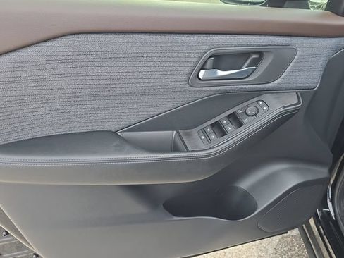 Certified 2023 Nissan Rogue SV FWD image 17