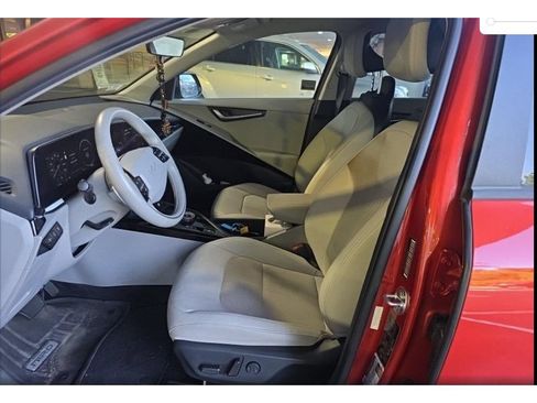 Used 2023 Kia Niro Wind FWD image 2