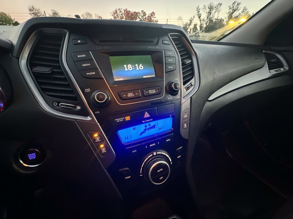 Used 2016 Hyundai Santa Fe SE w/ Option Group 02 AWD/4WD image 15