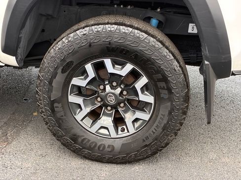 Used 2023 Toyota Tacoma TRD Off-Road w/ Black Out Package (TMS) AWD/4WD image 50
