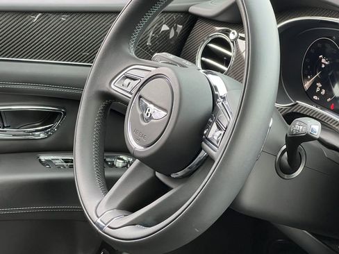 Used 2022 Bentley Bentayga image 29