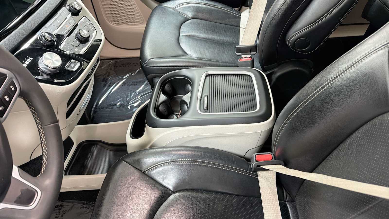 Used 2022 Chrysler Pacifica Touring-L FWD image 22