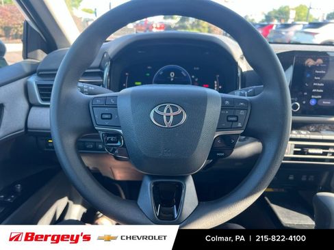 Used 2025 Toyota Camry LE w/ Convenience Package FWD image 12