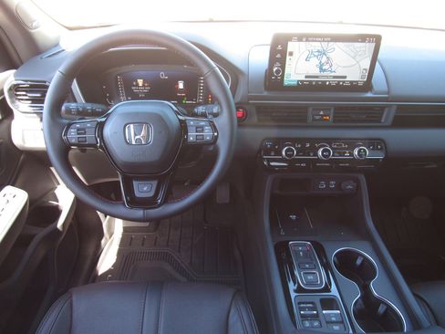 New 2025 Honda Pilot Black Edition image 17