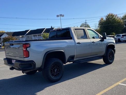 Used 2024 Chevrolet Silverado 2500 ZR2 w/ Technology Package image 5