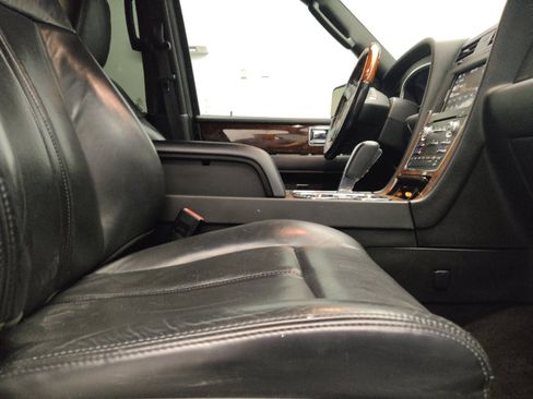 Used 2016 Lincoln Navigator Select RWD image 21