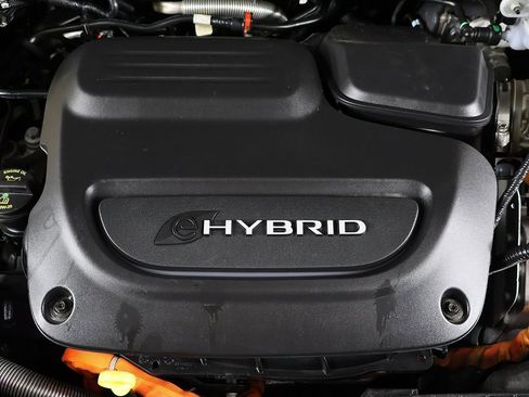 Used 2021 Chrysler Pacifica Touring-L image 18