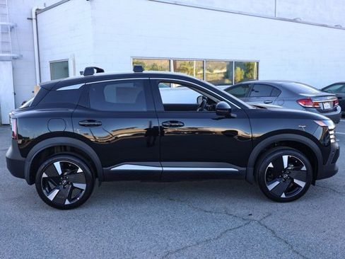 New 2025 Nissan Kicks SR image 3